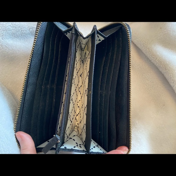 Kate Spade Zip up black wallet - Picture 2 of 5
